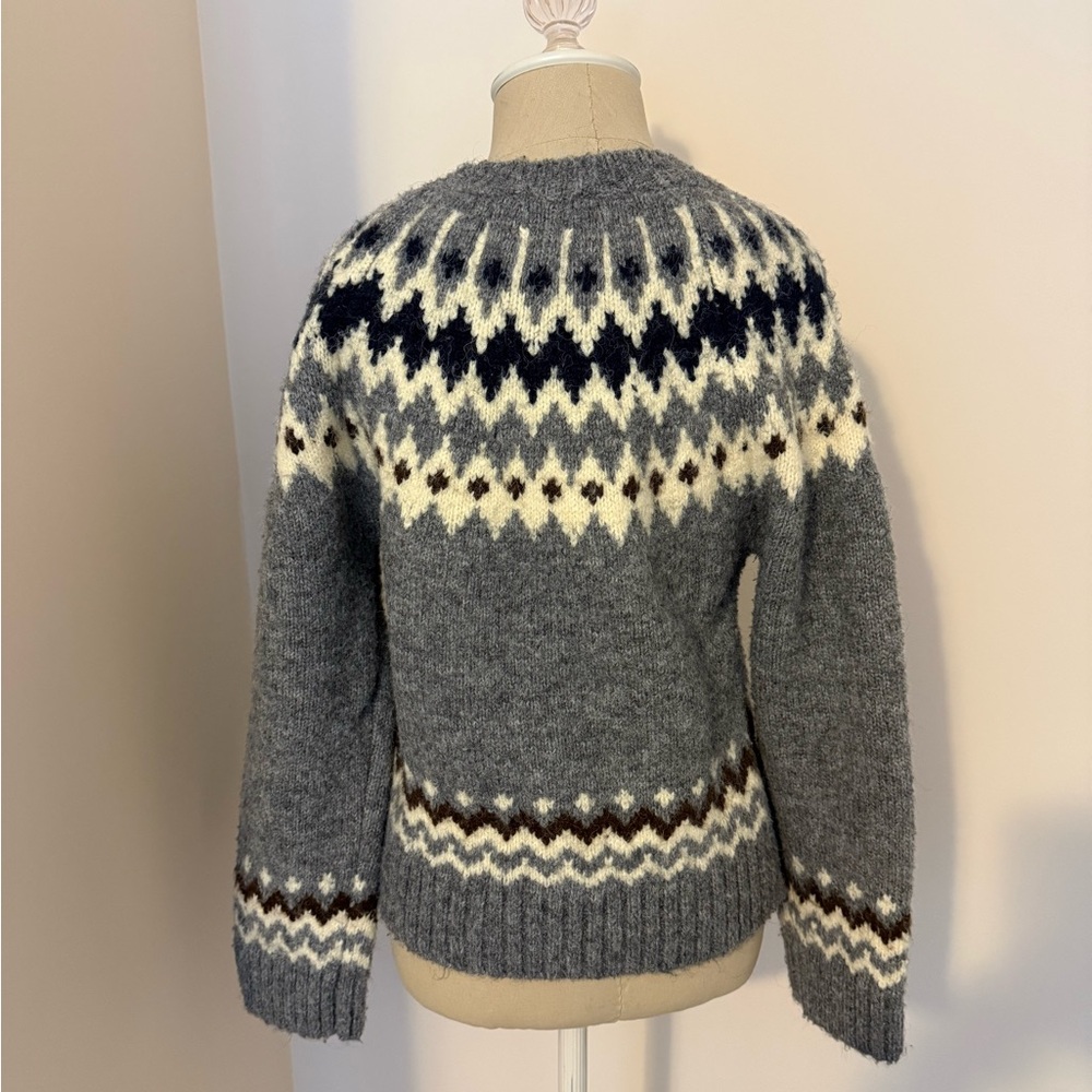 Astr women’s Gray and White Crewneck Sweater